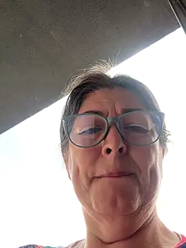 Snapshot of emma_tour chatting on 12/18/25, 03:40 emma tour online show from 12/18/25, 03:40