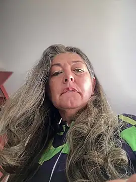 Snapshot of emma_tour chatting on 12/19/25, 03:41 emma tour online show from 12/19/25, 03:41