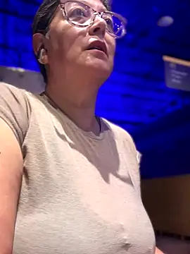 Snapshot of emma_tour chatting on 01/06/26, 02:21 emma tour online show from 01/06/26, 02:21