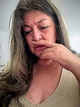 Snapshot of emma_tour chatting on 01/07/26, 12:18 emma tour online show from 01/07/26, 12:18