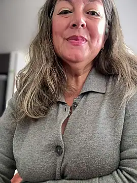 Snapshot of emma_tour chatting on 01/13/26, 04:23 emma tour online show from 01/13/26, 04:23