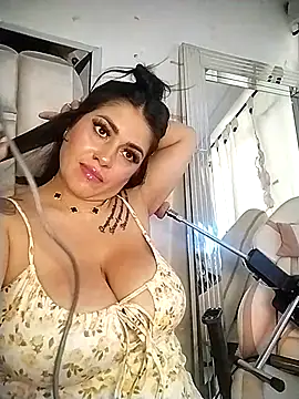 Snapshot of chelaqueen_ chatting on 11/05/25, 09:04 chelaqueen online show from 11/05/25, 09:04