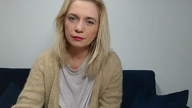 Snapshot of MysticCreature chatting on 12/04/24, 04:43 MysticCreature online show from 12/04/24, 04:43