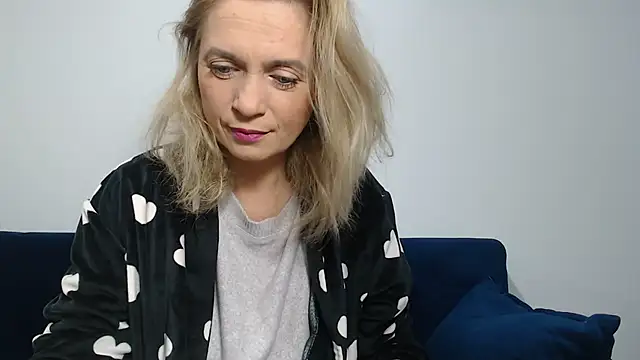 Snapshot of MysticCreature chatting on 12/30/24, 05:15 MysticCreature online show from 12/30/24, 05:15