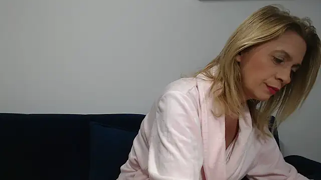 Snapshot of MysticCreature chatting on 03/19/25, 04:14 MysticCreature online show from 03/19/25, 04:14