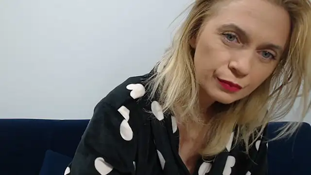 Snapshot of MysticCreature chatting on 10/06/25, 03:15 MysticCreature online show from 10/06/25, 03:15