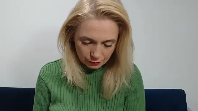 Snapshot of MysticCreature chatting on 10/16/25, 03:18 MysticCreature online show from 10/16/25, 03:18