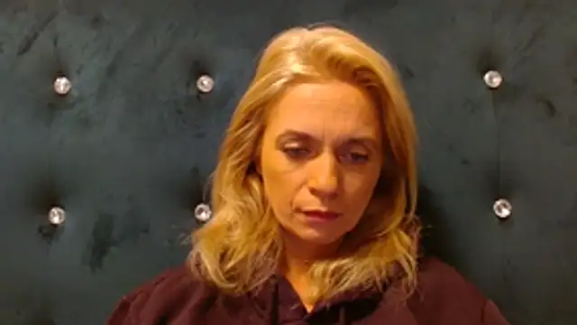 Snapshot of MysticCreature chatting on 10/28/25, 04:16 MysticCreature online show from 10/28/25, 04:16