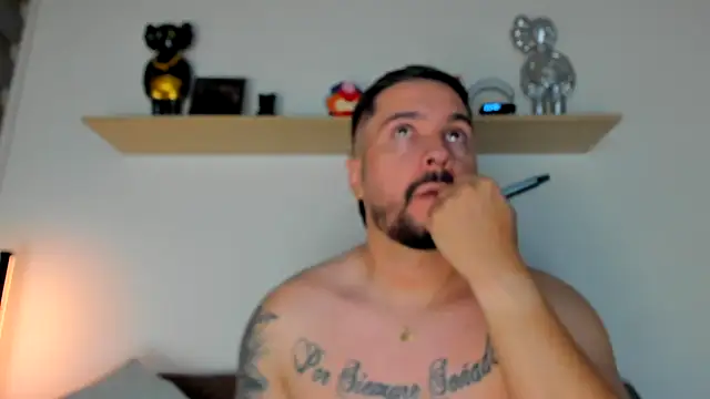 Snapshot of camilo_restrepo21 chatting on 01/27/25, 04:41 camilo restrepo21 online show from 01/27/25, 04:41