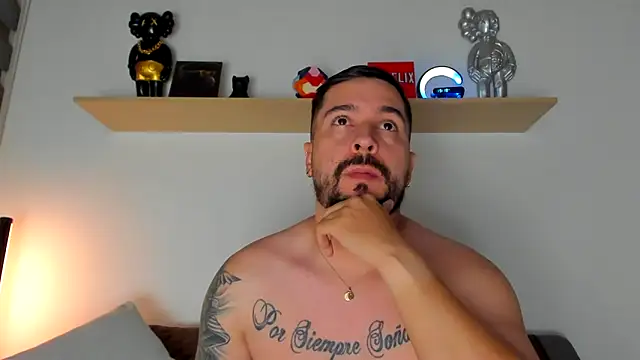 Snapshot of camilo_restrepo21 chatting on 02/01/25, 12:18 camilo restrepo21 online show from 02/01/25, 12:18