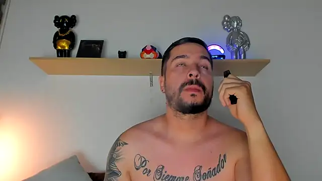 Snapshot of camilo_restrepo21 chatting on 02/09/25, 01:44 camilo restrepo21 online show from 02/09/25, 01:44