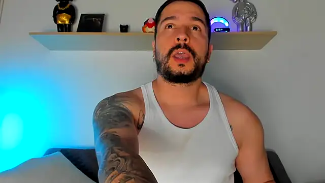 Snapshot of camilo_restrepo21 chatting on 02/14/25, 03:00 camilo restrepo21 online show from 02/14/25, 03:00