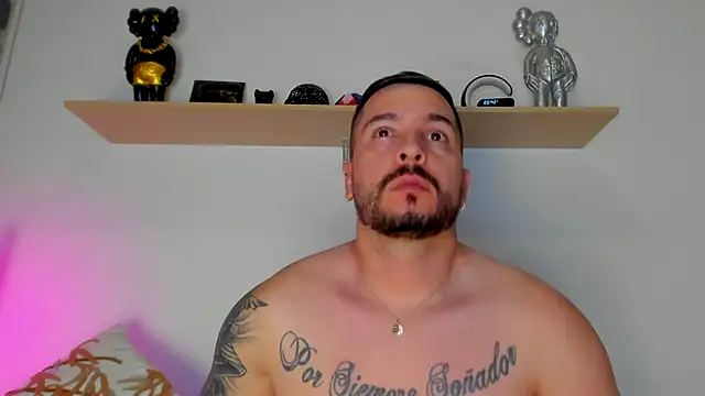 Snapshot of camilo_restrepo21 chatting on 09/15/25, 01:38 camilo restrepo21 online show from 09/15/25, 01:38