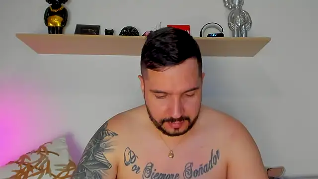 Snapshot of camilo_restrepo21 chatting on 09/16/25, 12:00 camilo restrepo21 online show from 09/16/25, 12:00