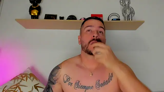 Snapshot of camilo_restrepo21 chatting on 10/11/25, 11:36 camilo restrepo21 online show from 10/11/25, 11:36