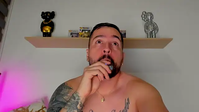 Snapshot of camilo_restrepo21 chatting on 10/17/25, 11:51 camilo restrepo21 online show from 10/17/25, 11:51