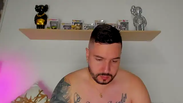 Snapshot of camilo_restrepo21 chatting on 10/23/25, 02:11 camilo restrepo21 online show from 10/23/25, 02:11