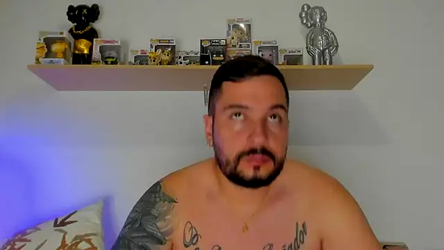 Snapshot of camilo_restrepo21 chatting on 11/22/25, 01:26 camilo restrepo21 online show from 11/22/25, 01:26