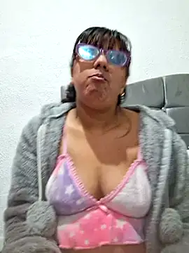 Snapshot of ZaidaWet chatting on 03/13/25, 01:40 ZaidaWet online show from 03/13/25, 01:40