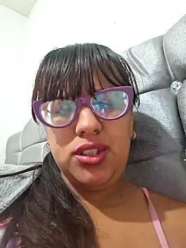 Snapshot of ZaidaWet chatting on 03/18/25, 05:42 ZaidaWet online show from 03/18/25, 05:42