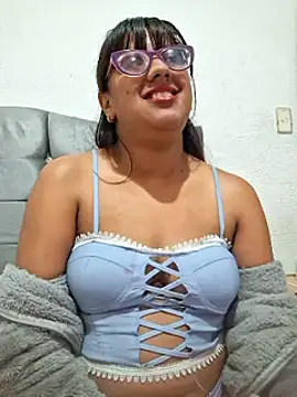 Snapshot of ZaidaWet chatting on 03/19/25, 03:19 ZaidaWet online show from 03/19/25, 03:19