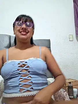 Snapshot of ZaidaWet chatting on 03/19/25, 08:43 ZaidaWet online show from 03/19/25, 08:43