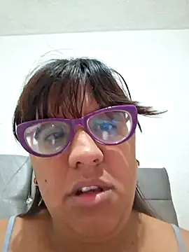 Snapshot of ZaidaWet chatting on 03/21/25, 11:33 ZaidaWet online show from 03/21/25, 11:33