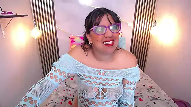 Snapshot of ZaidaWet chatting on 09/15/25, 12:49 ZaidaWet online show from 09/15/25, 12:49