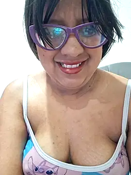 Snapshot of ZaidaWet chatting on 09/19/25, 11:55 ZaidaWet online show from 09/19/25, 11:55