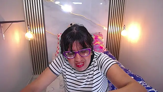 Snapshot of ZaidaWet chatting on 10/03/25, 04:48 ZaidaWet online show from 10/03/25, 04:48