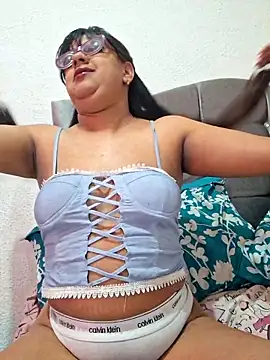 Snapshot of ZaidaWet chatting on 10/13/25, 02:17 ZaidaWet online show from 10/13/25, 02:17