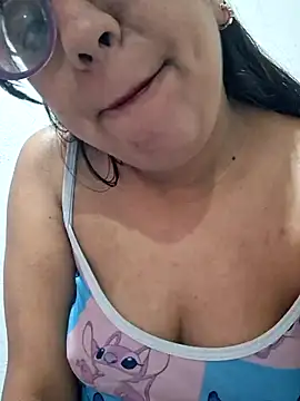 Snapshot of ZaidaWet chatting on 10/24/25, 12:01 ZaidaWet online show from 10/24/25, 12:01