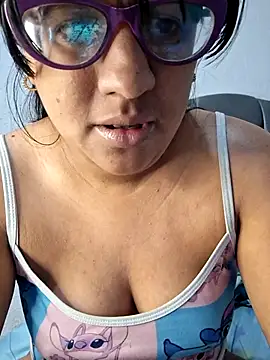 Snapshot of ZaidaWet chatting on 11/07/25, 12:05 ZaidaWet online show from 11/07/25, 12:05