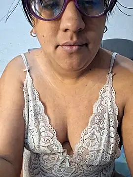 Snapshot of ZaidaWet chatting on 11/10/25, 12:04 ZaidaWet online show from 11/10/25, 12:04