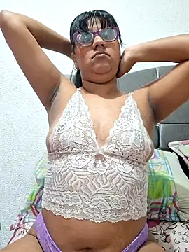 Snapshot of ZaidaWet chatting on 11/25/25, 11:43 ZaidaWet online show from 11/25/25, 11:43