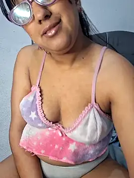 Snapshot of ZaidaWet chatting on 12/01/25, 12:43 ZaidaWet online show from 12/01/25, 12:43