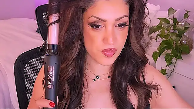 Wonderful Woman online show from 03/24/26, 04:50