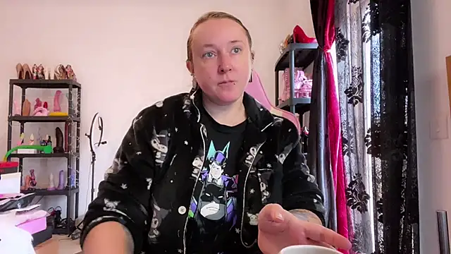 kisicaxx online show from 12/05/25, 11:08