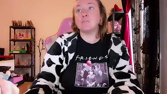 kisicaxx online show from 12/16/25, 10:09