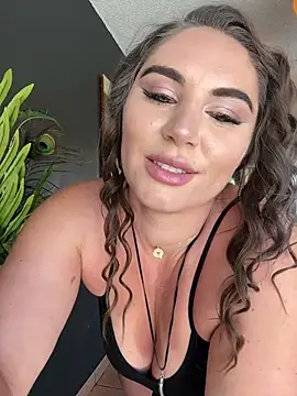 Snapshot of lovely_beast chatting on 03/12/25, 04:35 lovely beast online show from 03/12/25, 04:35