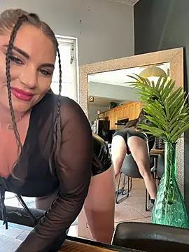 Snapshot of lovely_beast chatting on 03/19/25, 04:45 lovely beast online show from 03/19/25, 04:45