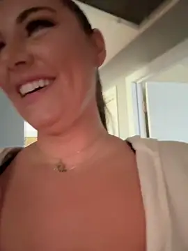 Snapshot of lovely_beast chatting on 09/16/25, 04:08 lovely beast online show from 09/16/25, 04:08