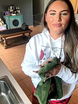 Snapshot of lovely_beast chatting on 10/08/25, 04:04 lovely beast online show from 10/08/25, 04:04