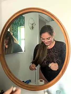 Snapshot of lovely_beast chatting on 10/14/25, 04:30 lovely beast online show from 10/14/25, 04:30