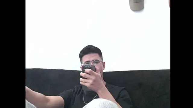 Snapshot of SebastianReiss chatting on 03/12/25, 05:35 SebastianReiss online show from 03/12/25, 05:35