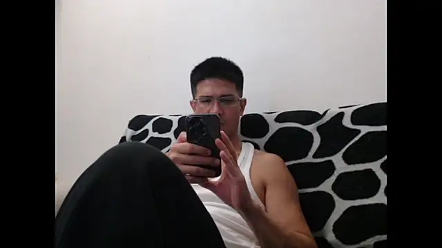 Snapshot of SebastianReiss chatting on 09/29/25, 10:25 SebastianReiss online show from 09/29/25, 10:25