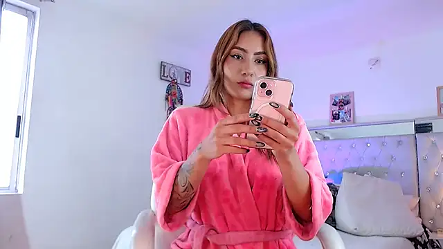 Snapshot of hollythomson chatting on 01/24/25, 05:53 hollythomson online show from 01/24/25, 05:53