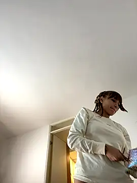 Snapshot of hollythomson chatting on 10/22/25, 09:58 hollythomson online show from 10/22/25, 09:58