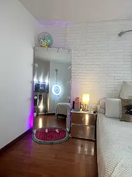 hollythomson online show from 02/11/26, 06:13