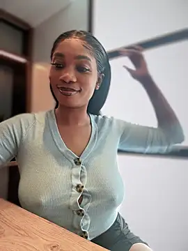   Nessa   online show from 10/04/25, 11:19